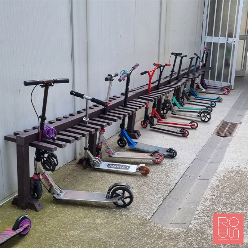 Aparca patinet per escoles - plàstic reciclat 100%